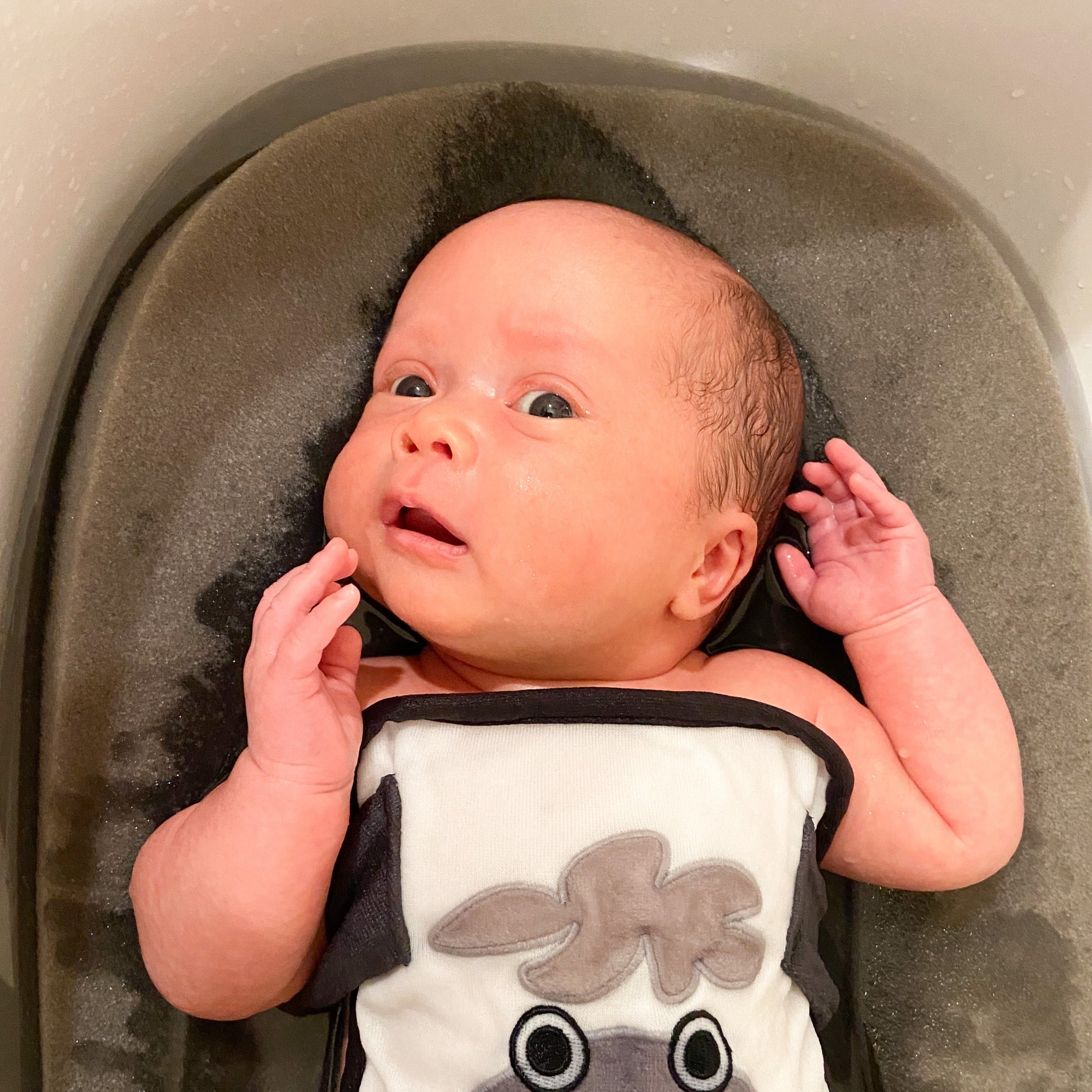 how to sponge bathe a newborn baby boy